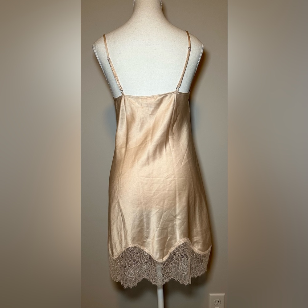 Victoria’s Secret Champagne cream Satin‎ Lace Trim Slip Dress Lingerie Style S - Picture 4 of 7